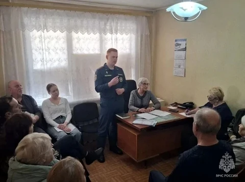 Встреча сотрудника МЧС с населением