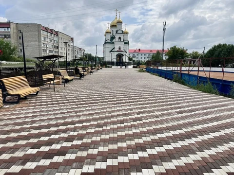 территория у Храма всех святых