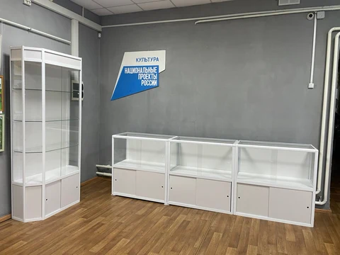 шкаф-витрина