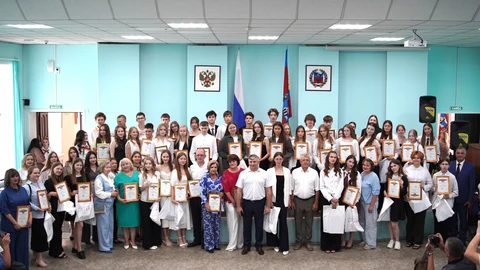 Глава города и выпускники школ 