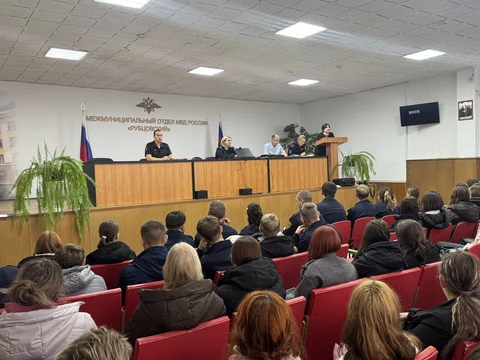 сотрудники полиции встречаются со школьниками