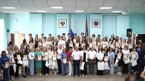 Выпускники школ города