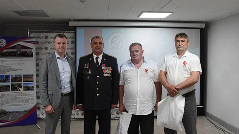 А.В. Васильев и награждённые