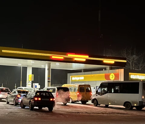 Заправка АЗС "Роснефть" по ул. Светлова