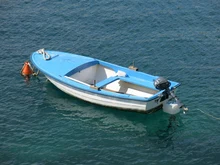 лодка на воде 