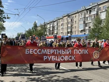Студенты РИИ АлтГТУ возглавляют колонну «Бессмертного полка» 