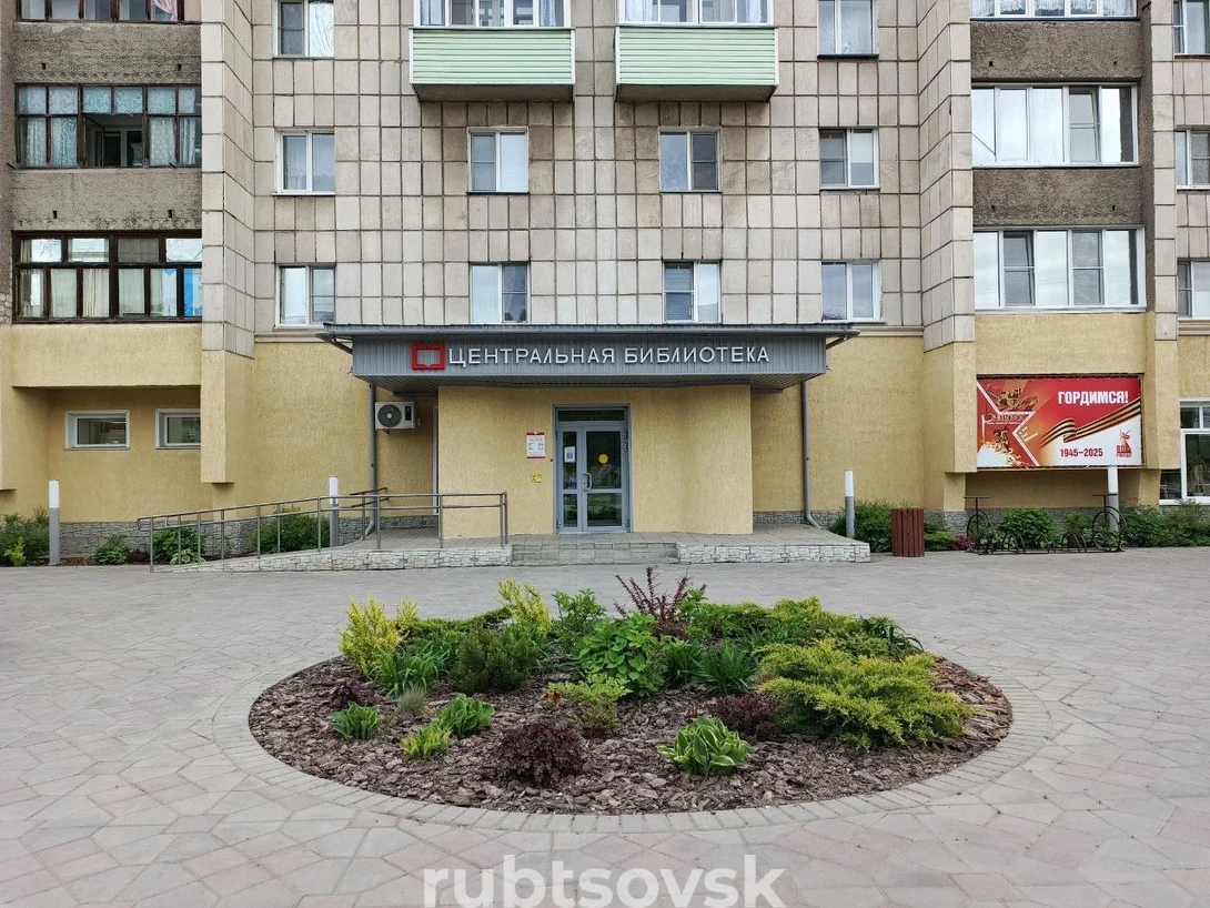 Площадь перед центральной библиотекой