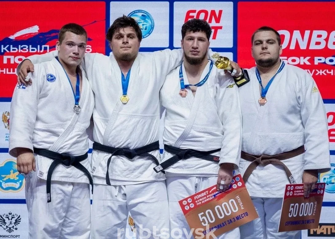 Степан Молодцов (справа) 