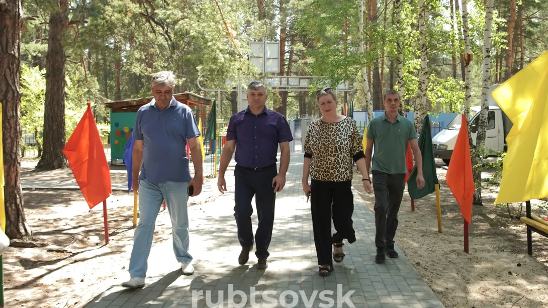 Глава города проверил детские оздоровительные лагеря