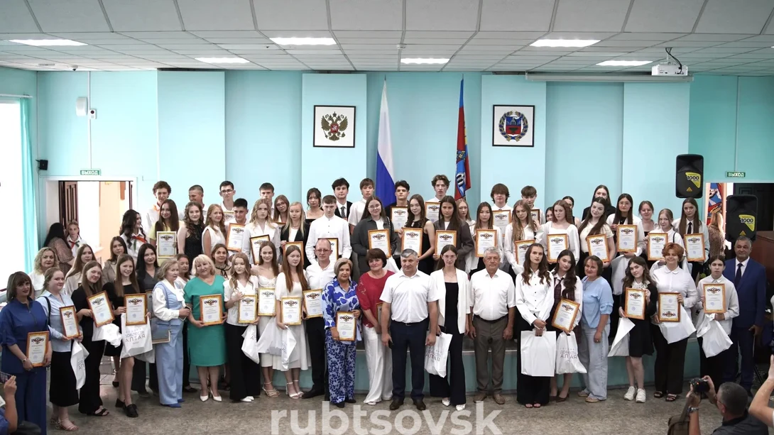 Выпускники школ города