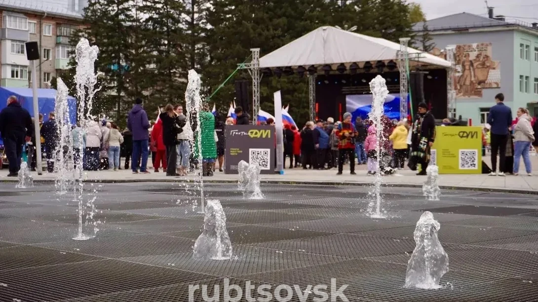 Фонтан на площади им. Ленина