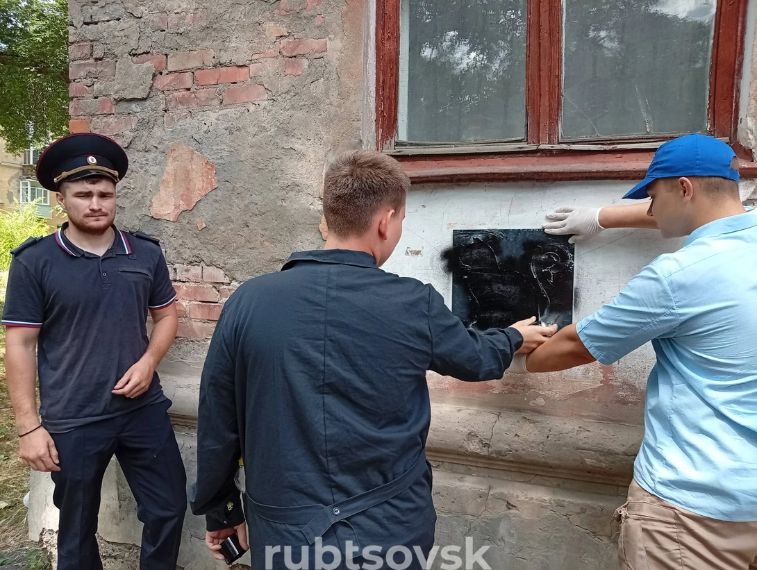 закрашивают надписи