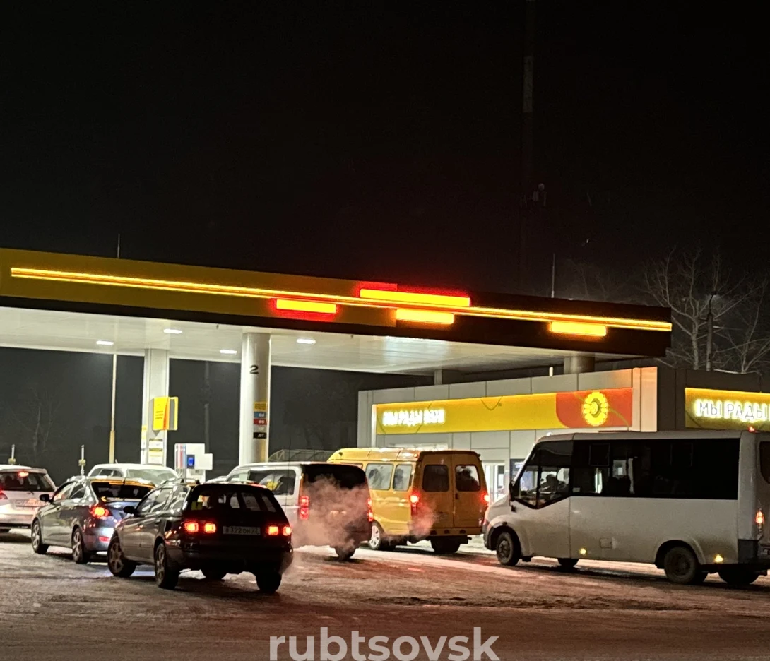 Заправка АЗС "Роснефть" по ул. Светлова