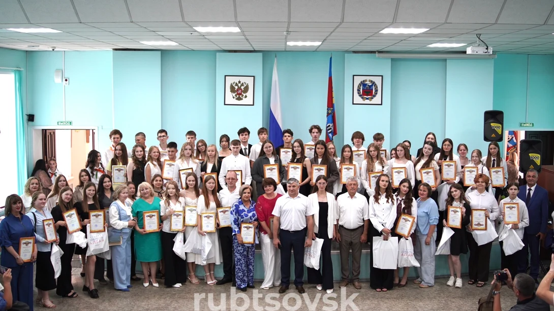 Глава города и выпускники школ 
