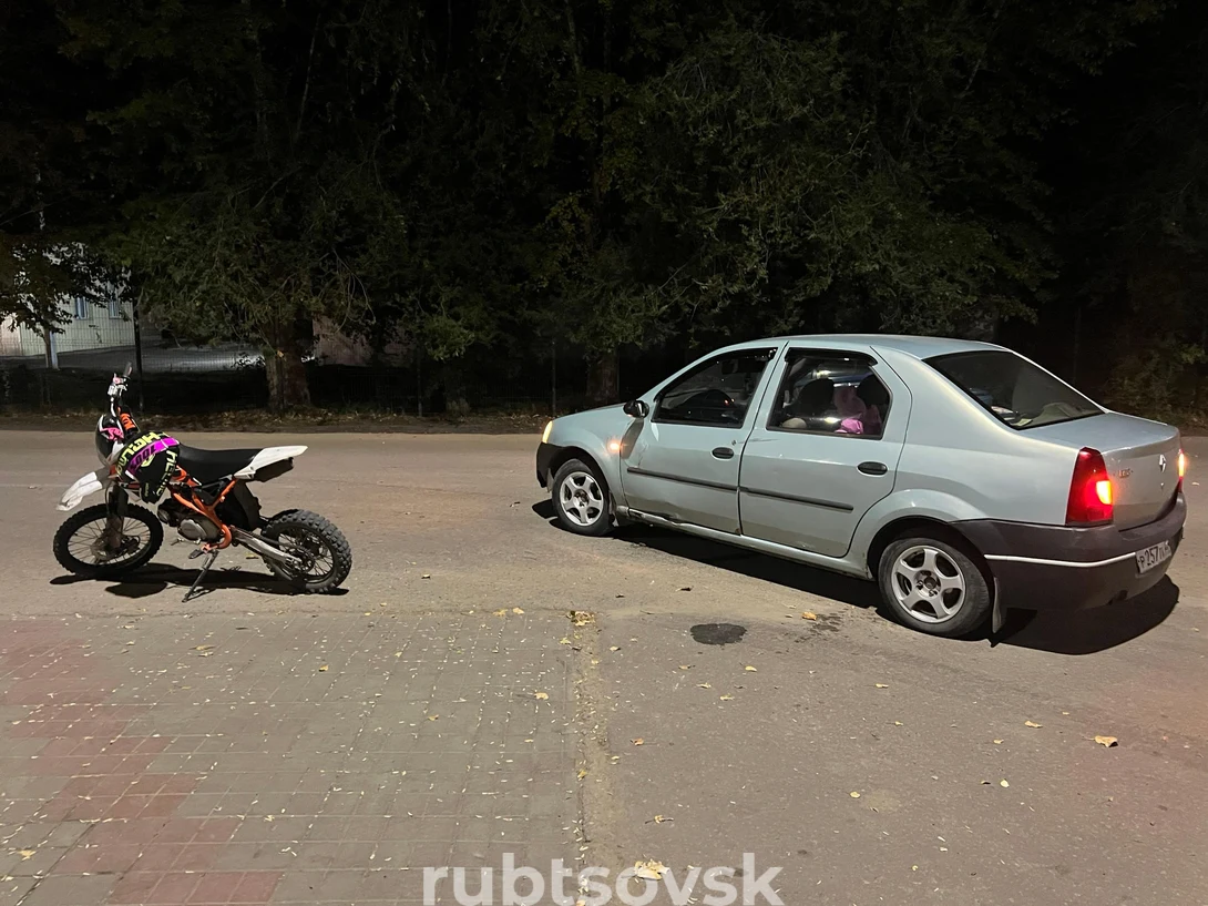 питбайк и автомобиль