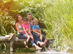 camping_grand_paris_domaine_services_parallaxe_famille_opti_h.jpg